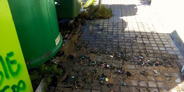 Calle Tinajas: valla y desagüe